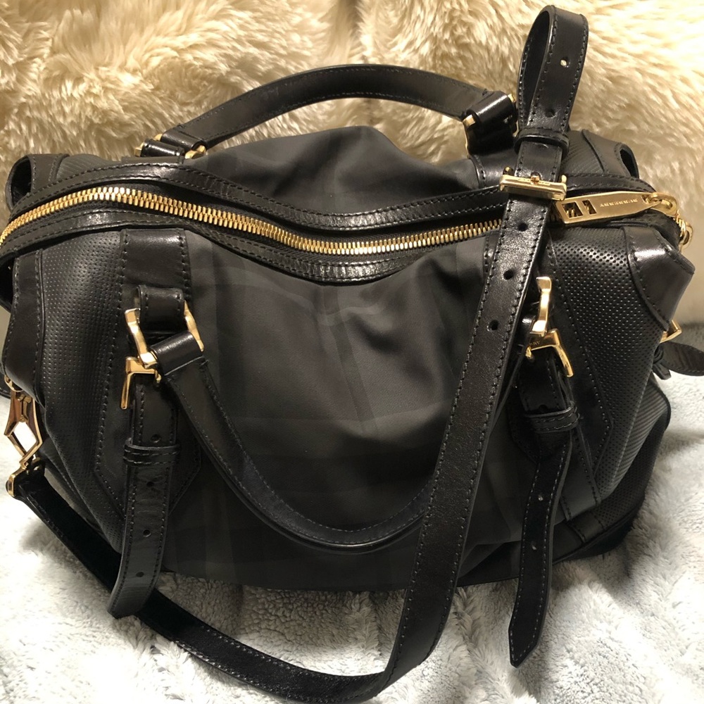 Burberry Authentic Beat Check Eller’s Tote 👜